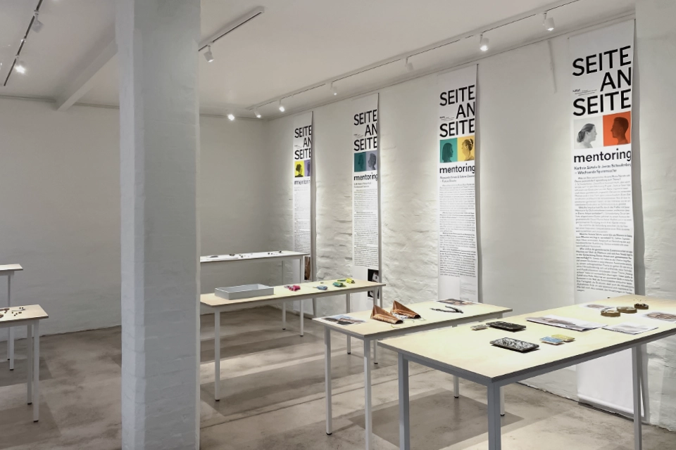 Ausstellung_Mentoring-Seite-an-Seite_Ausstellungsansicht_02-960