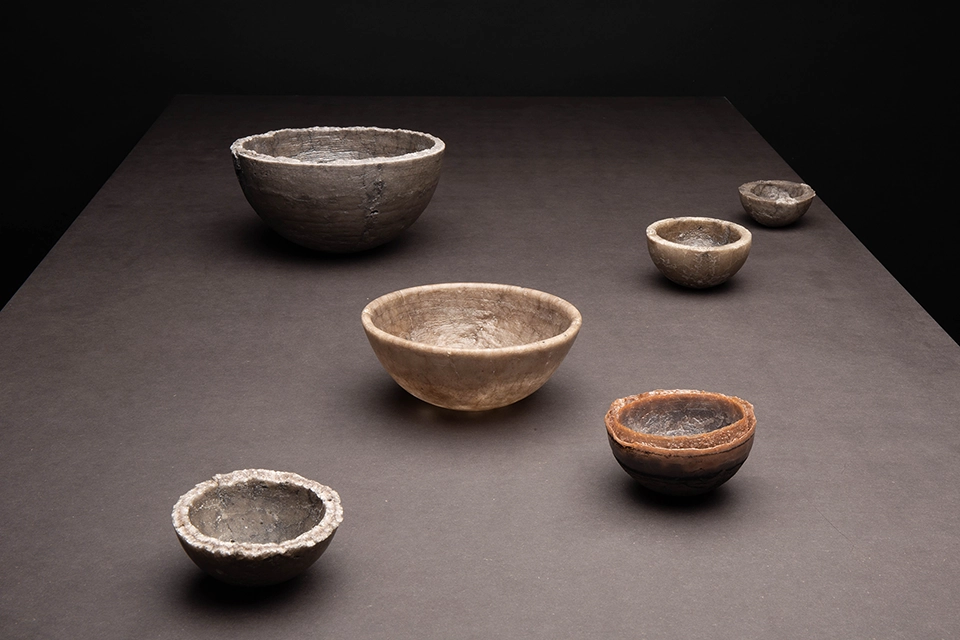 Gerrit-Schulze-Raestrup_The-Empathy-Of-Objects_Five-bowls-to-share-salt_2023-24_03-960
