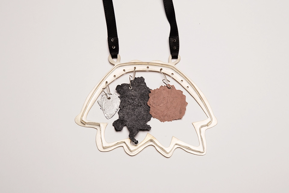 Ursula-Haehner_To-Carry_Geschenkte-Erinnerungen_2023_02-960