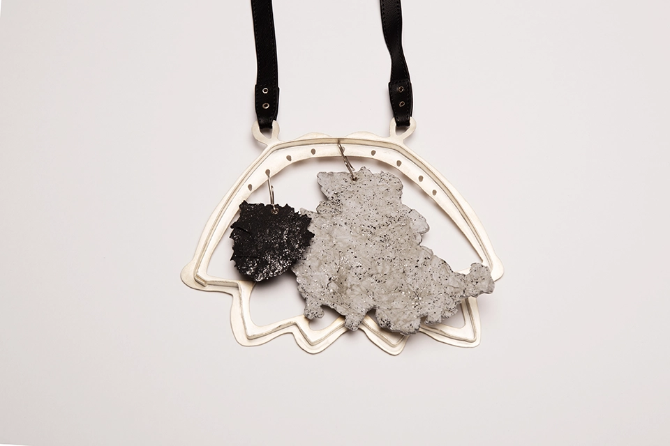 Ursula-Haehner_To-Carry_Geschenkte-Erinnerungen_2023_03-960
