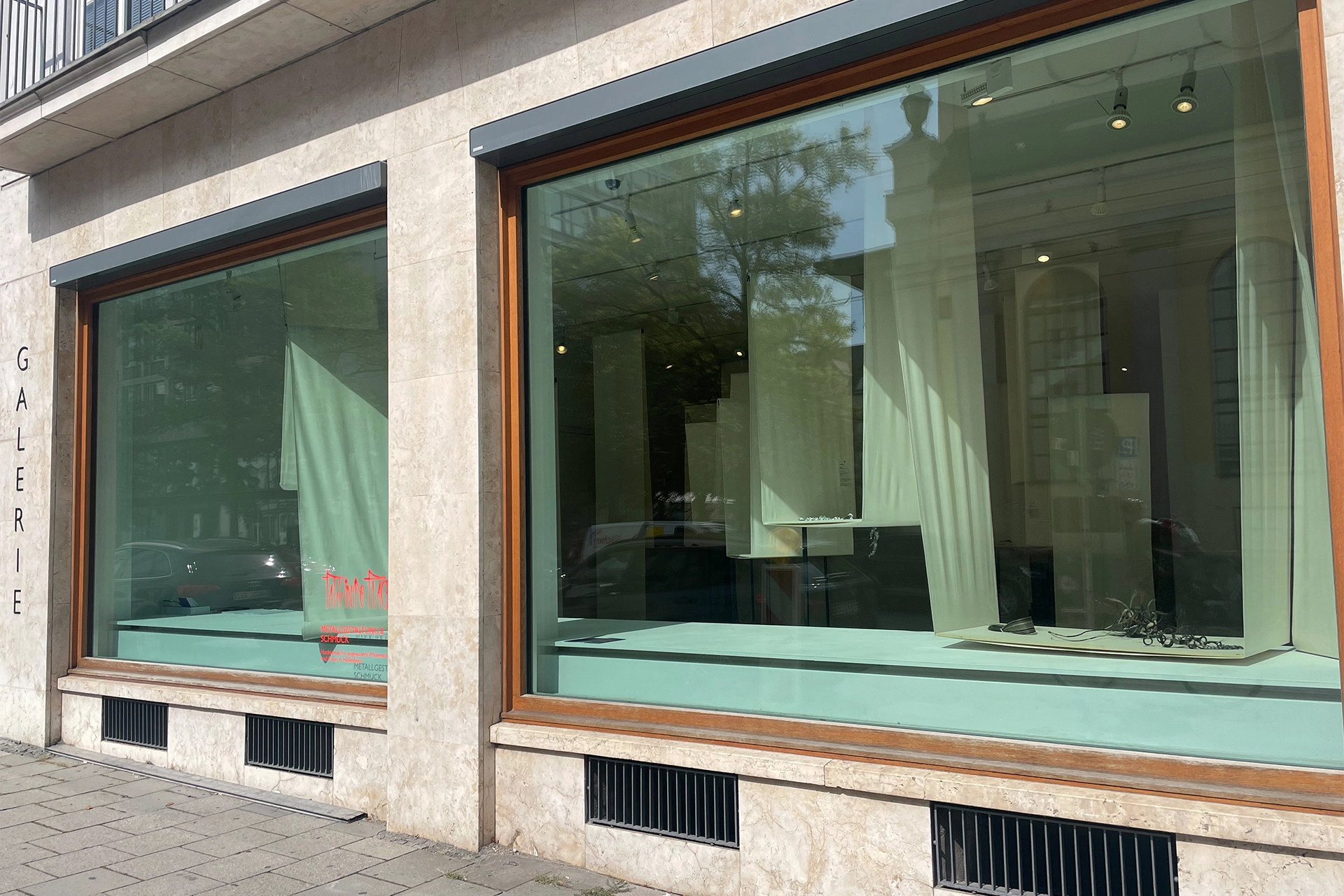 01_Austellung_Aussenperspektive-Fenster_Foto-Melanie-Isverding_1920