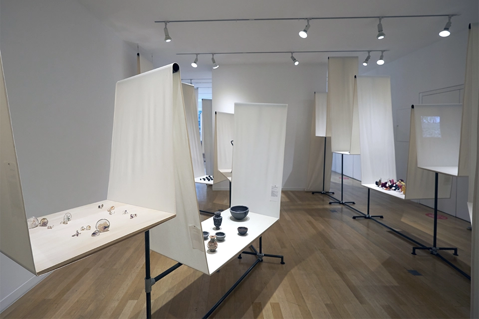 07_Ausstellungsansicht-hinten_Lena-Gerrit_Foto-Ulrich-Sanberger_-960