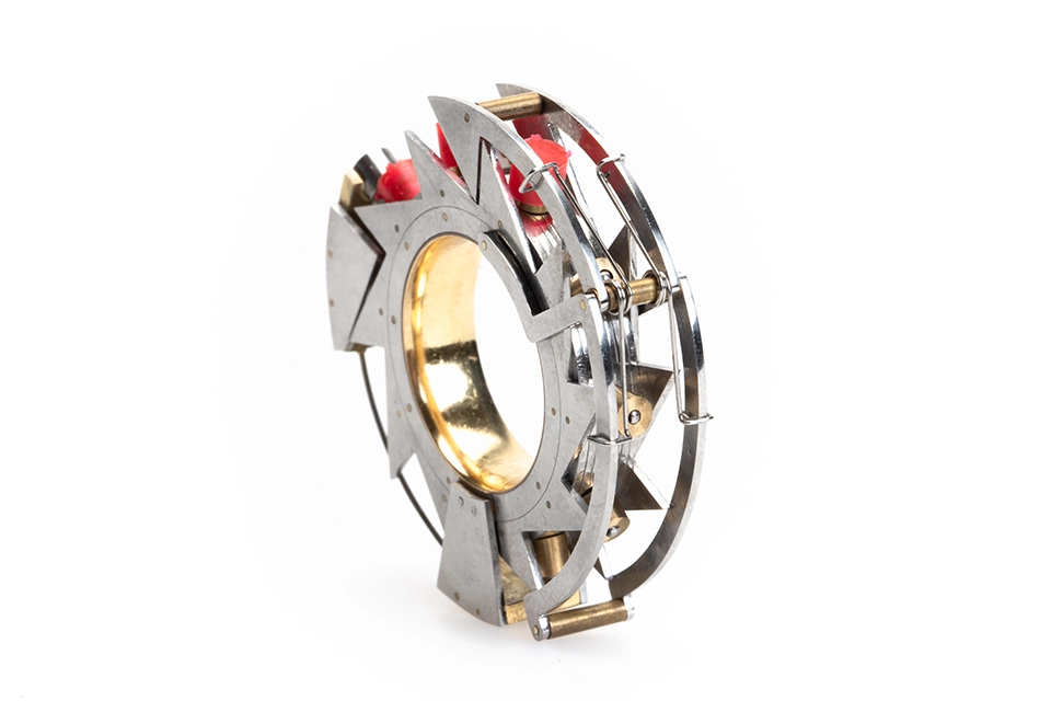 Franz-Kirsch_To-know-how-to-handle-things_Toy-prototype-I_03-960